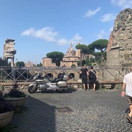 Casa Claudia ~ Rione Monti-Colosseo Rom Exteriör bild